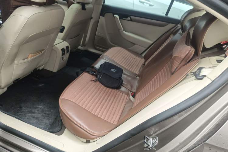 Used Volkswagen Magotan 2012 Revised Version 1.8TSI Leading Edition Left Rear Seat