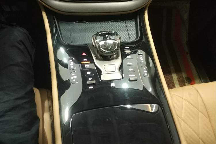 Used Denza D9 2022 DM-i 970 Four-Wheel Drive Flagship Model