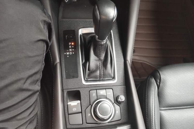 Used Mazda Atenza 2017 2.0L Blue Sky Luxury Edition
