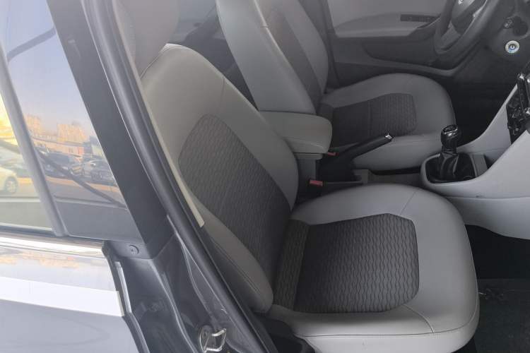 Used Skoda Rapid 2015 1.6L Manual Smart Selection Model