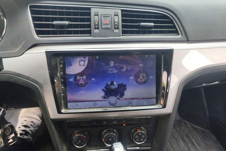 Used Volkswagen Lamando 2018 230TSI DSG Fashion Edition Audio And AC Panel