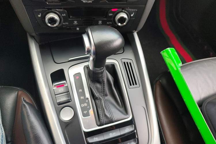 Used Audi Q5 2018 Collector's Edition 40 TFSI Technology Model
