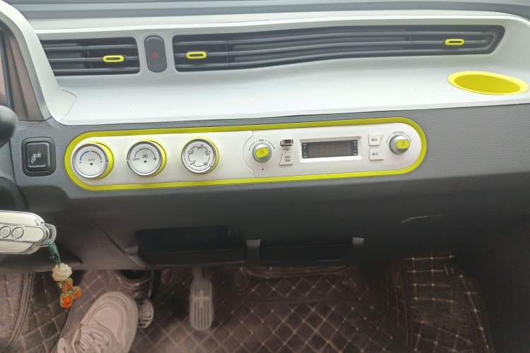 Used Wuling Hongguang MINIEV 2022 Macaron-Color Edition Lithium Iron Phosphate Audio And AC Panel