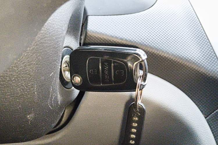 Used Hyundai Verna (older generation) 2016 1.4L Manual Smart GLS Trim
