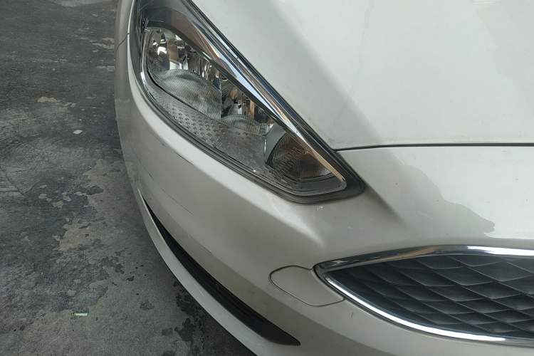 Used Ford Focus 2018 Hatchback Classic 1.6L Automatic Trendy SmartDrive Edition Right Front Headlight