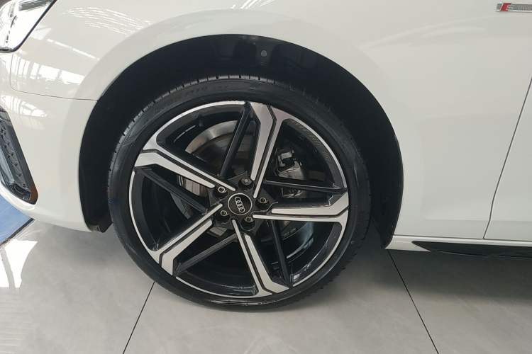 Used Audi A4L 2024 40 TFSI Luxury Dynamic Edition Left Front Wheel Hub