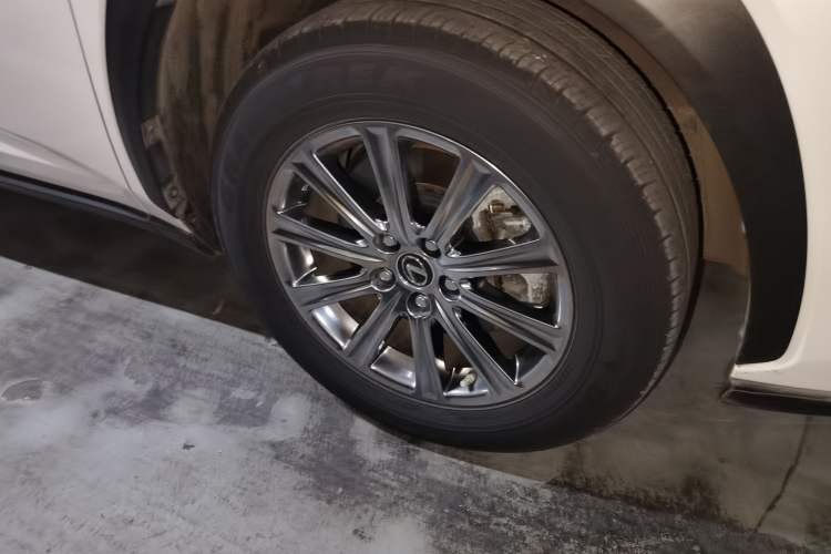 Used Lexus NX 2020 200 Front-Wheel Drive Freeline Edition China VI Standard Right Front Wheel Hub