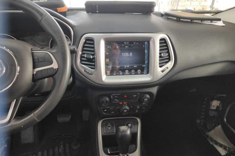 Used Jeep Compass 2017 200T Automatic Family Edition
