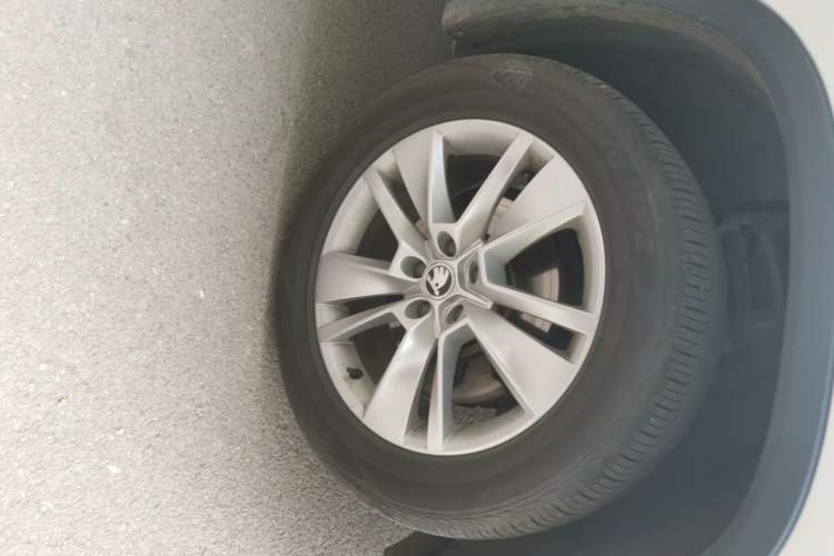 Used Skoda Kodiaq 2017 TSI330 5-Seat Two-Wheel Drive Luxury Edition Right Front Wheel Hub