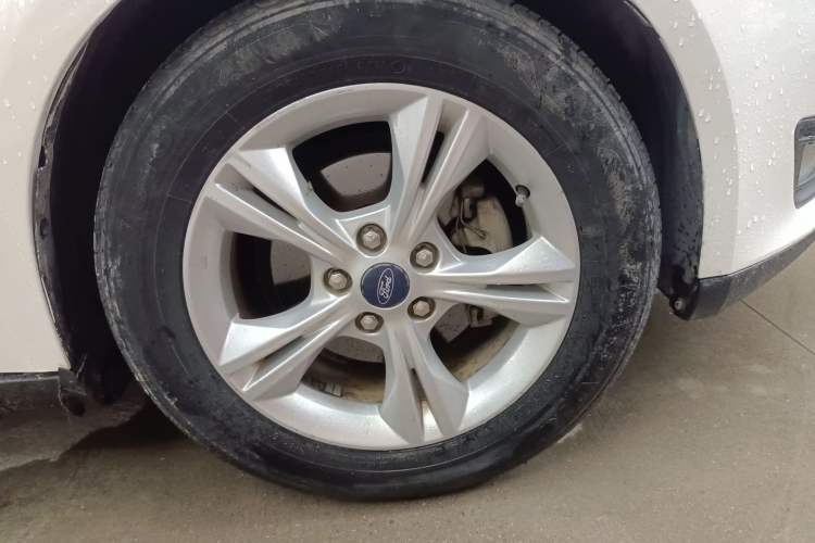 Used Ford Focus 2015 Sedan 1.6L Manual Comfort Model
