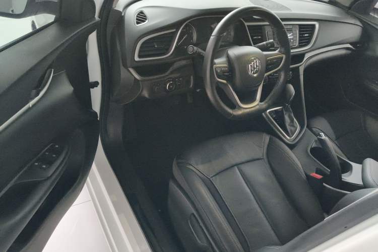 Used Buick GT 2018 18T Automatic Elite Model Driver Seat