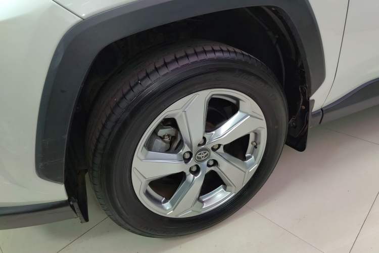 Used Toyota RAV4 2020 2.0L CVT Two-Wheel Drive Fashion Edition Exterior 3