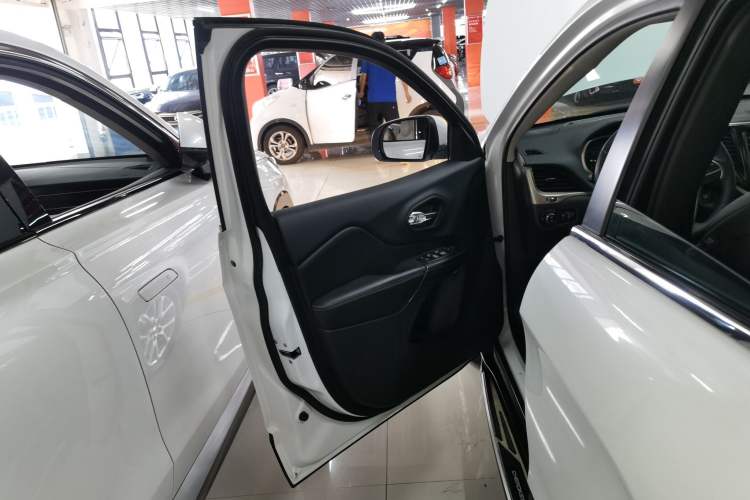 Used Jeep Cherokee 2016 2.4L Leading Smart Version