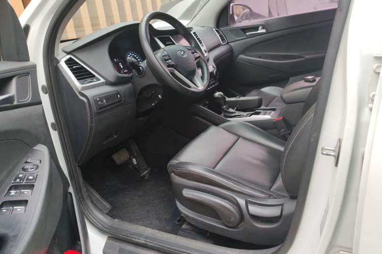 Used Hyundai Tucson 2015 1.6T Dual-Clutch Two-Wheel-Drive Smart Model Driver Seat