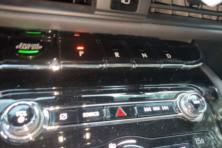 Used Lincoln Corsair 2020 2.0T Two-Wheel Drive Luxury Edition Gear Lever