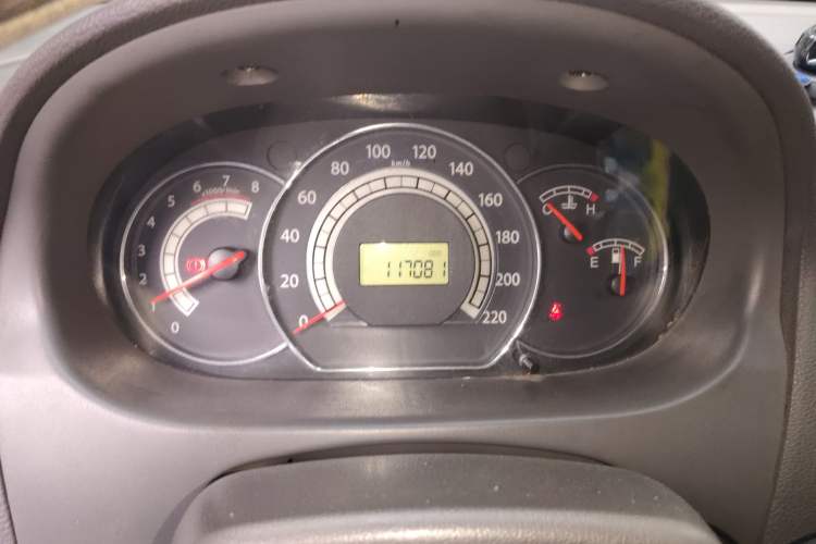 Used JAC Group Refine M2 2011 1.8L MT Luxury 7-Seater