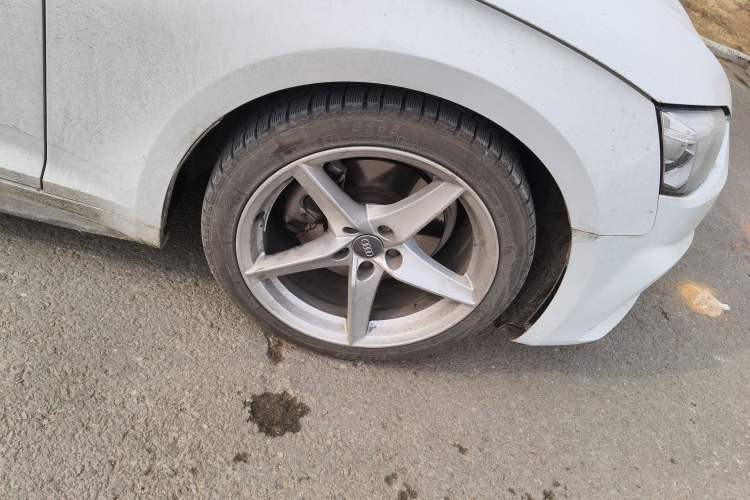 Used Audi A5 2017 Sportback 40 TFSI Fashion Model Right Front Wheel Hub