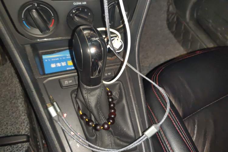 Used Volkswagen Lavida 2015 1.6L Automatic Fashion Edition Gear Lever