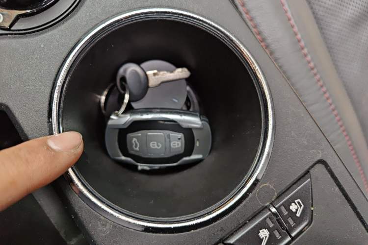 Used BYD Qin New Energy 2014 1.5T Cool Black Knight Flagship Model
