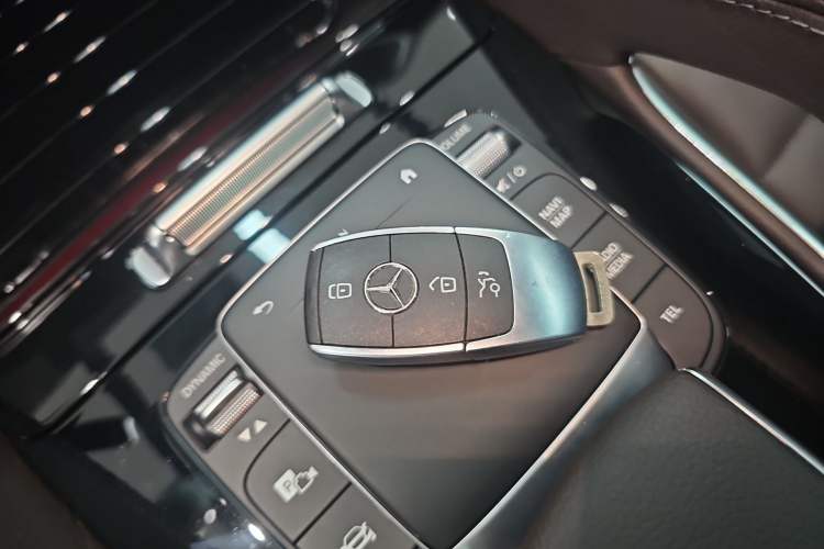 Used Mercedes-Benz GLE 2023 GLE 350 4MATIC Stylish Model Interior 1