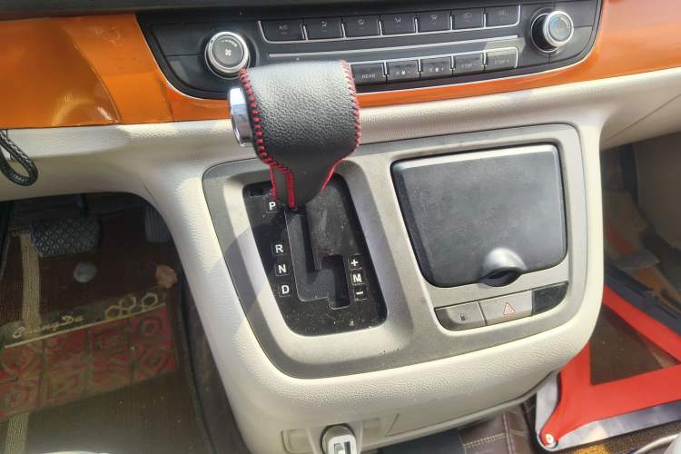 Used SAIC MAXUS G10 2015 2.0T Automatic Anniversary Edition
