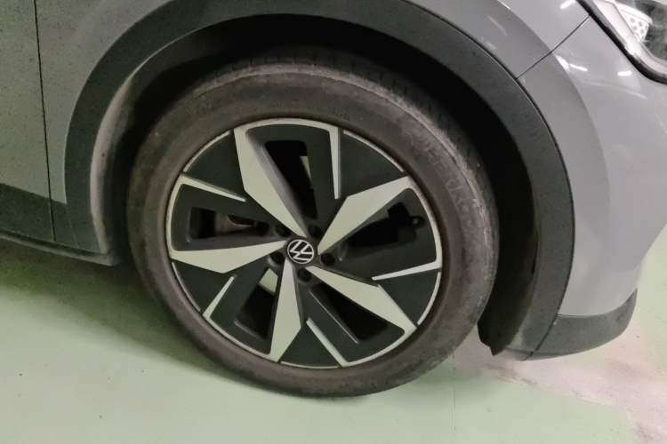 Used Volkswagen ID.4 CROZZ 2021 Long-Range PRO Two-Wheel Drive Version Right Front Wheel Hub