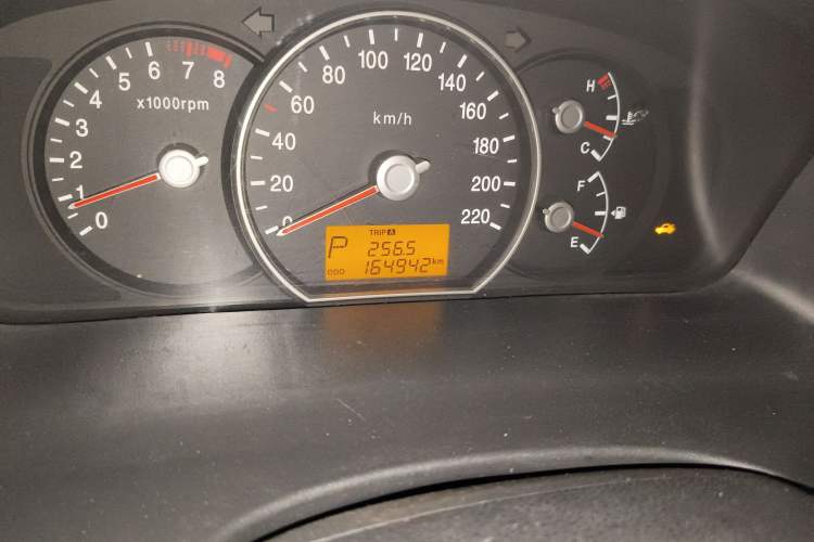 Used Kia Carens 2011 2.0L 7-Seater Automatic Standard Edition
