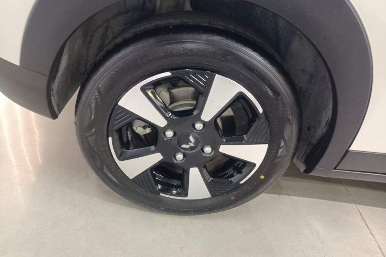 Used Wuling Bingo PLUS 2024 330 km Range Five-Seater Version Exterior 5