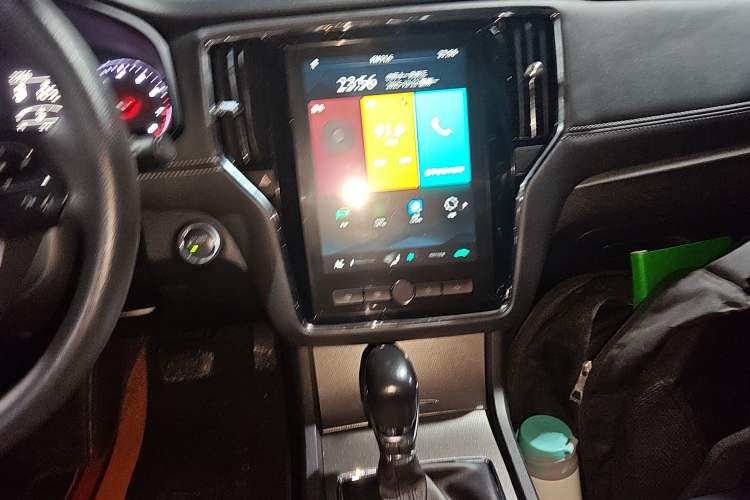 Used Roewe i6 2020 PLUS 1.6L CVT 4G Connected Glory Flagship Edition
