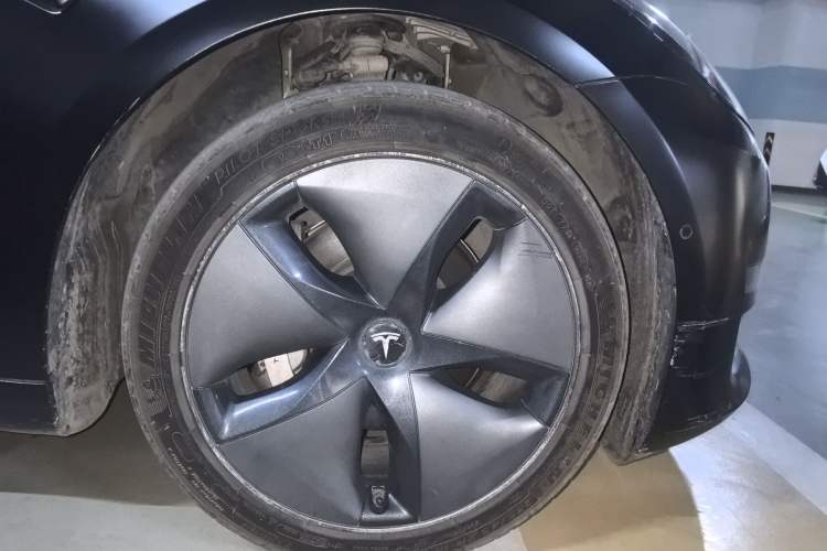 Used Tesla Model 3 2019 Long-Range Rear-Wheel-Drive Version