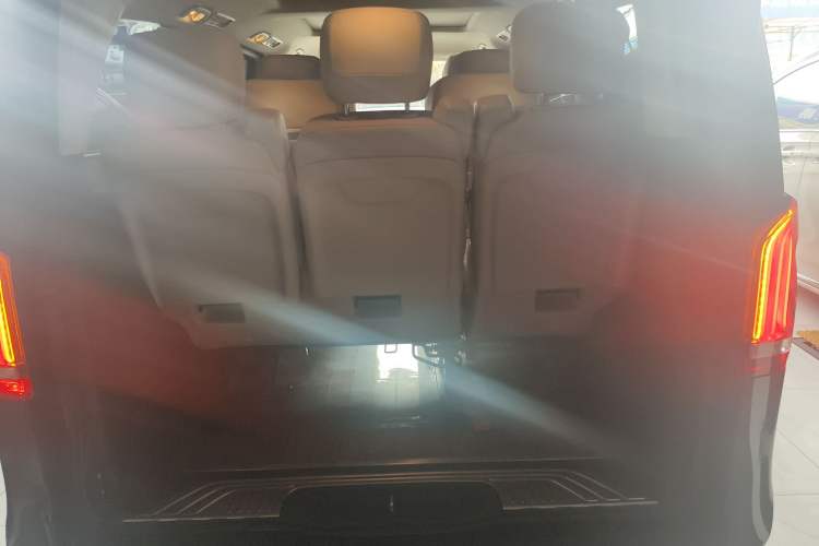 Used Mercedes-Benz V-Class 2021 V 260 Avantgarde Edition Trunk