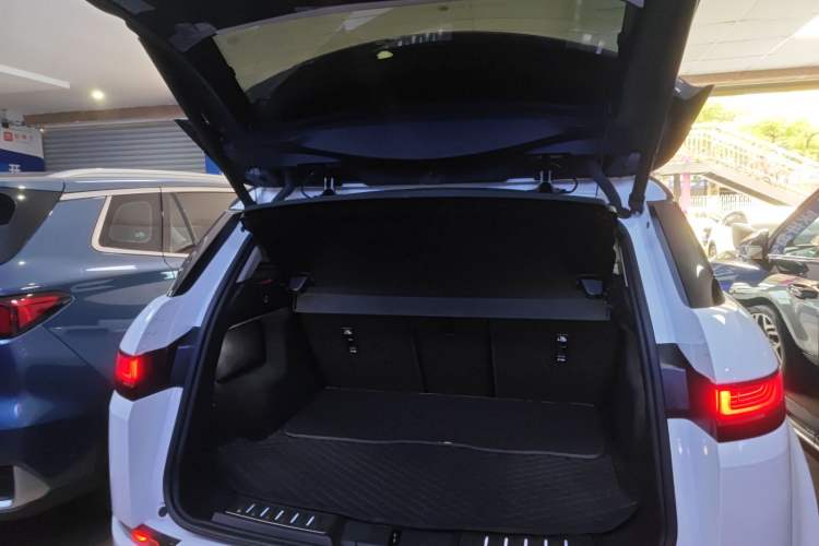 Used Land Rover Range Evoque New Energy 2021 Aurora L P300e Luxury Edition Trunk