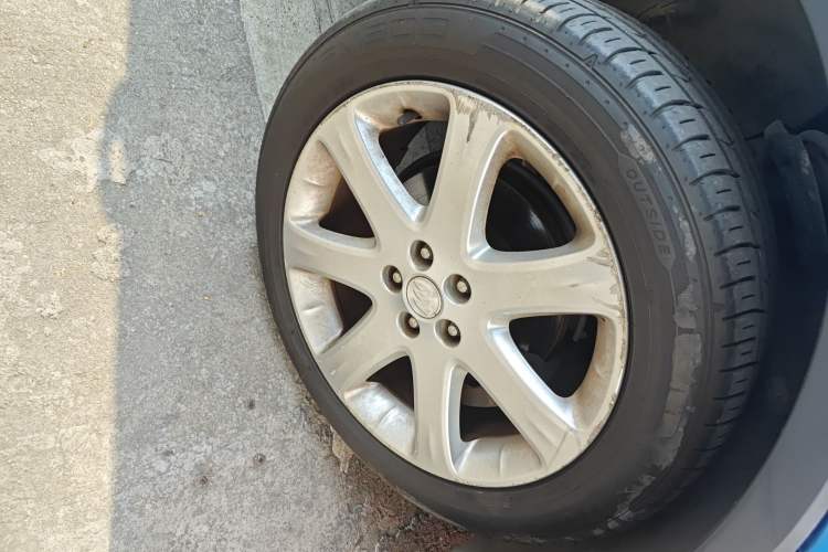 Used Buick Encore 2015 1.4T Automatic Two-Wheel Drive Urban Leading Model Right Front Wheel Hub