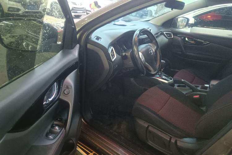 Used Nissan Qashqai 2016 2.0L CVT Elite Edition Driver Seat