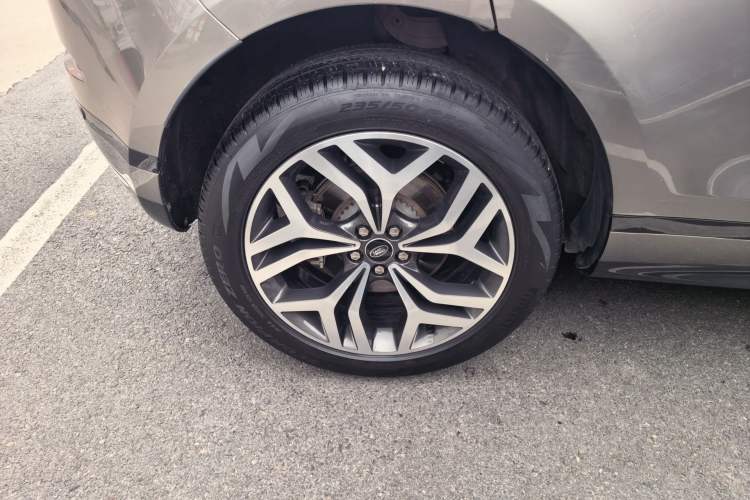 Used Land Rover Range Evoque 2021 Range Rover Velar 249 PS R-Dynamic S Performance Edition Right Rear Wheel Hub