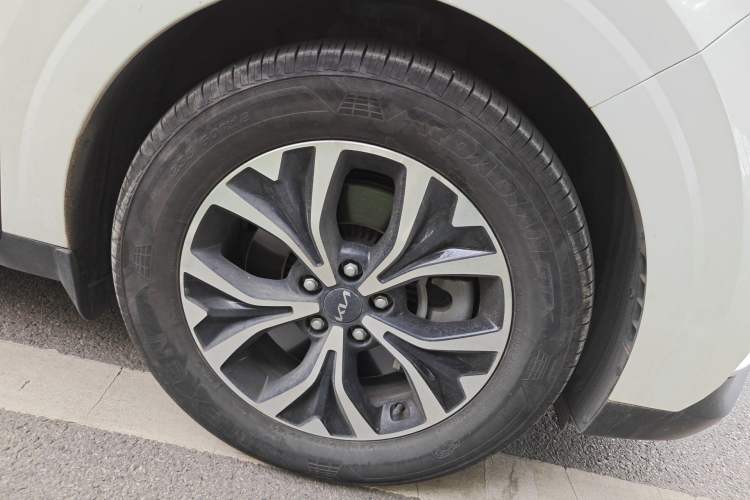 Used Kia Carnival 2021 2.0T Flagship Edition Right Front Wheel Hub