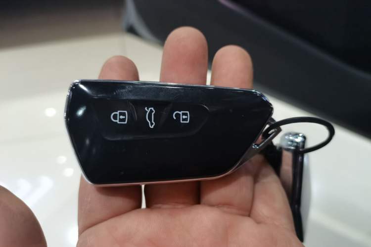 Used Volkswagen Golf 2025 Facelift 300TSI R-Line
