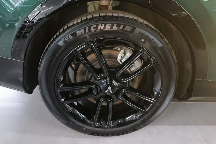 Used VOYAH FREE 2024 Ultra-Long Range Intelligent Driving Version Right Rear Wheel Hub