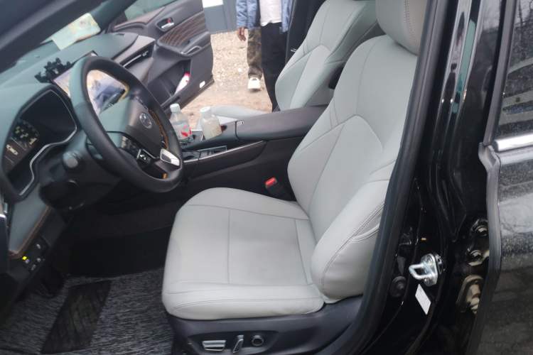 Used Toyota Avalon 2024 Dual-Motor 2.0L Luxury Edition
