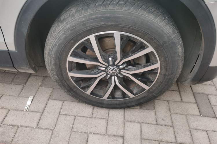 Used Volkswagen Tiguan L 2017 330TSI Automatic Two-Wheel Drive Luxury Edition Right Front Wheel Hub