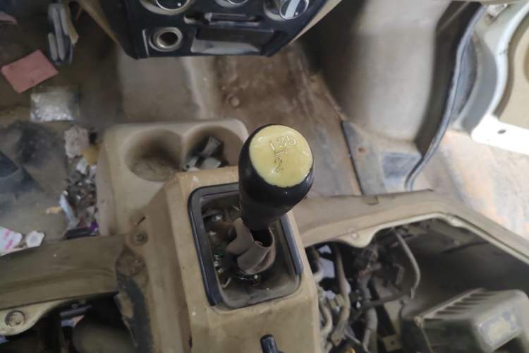 Used Dongfeng Xiaokang C37 2012 1.4L Standard Edition DK13-06 Gear Lever