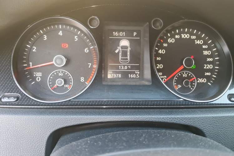 Used Volkswagen Magotan 2016 2.0 TSI Luxury Comfort Version Odometer Close Up