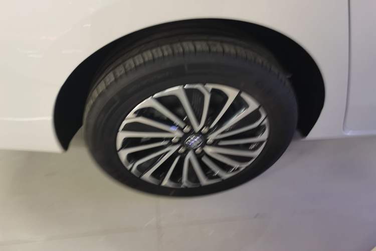 Used Buick GL8 New Energy 2025 Lushang First-Drive Edition 7-Seater
