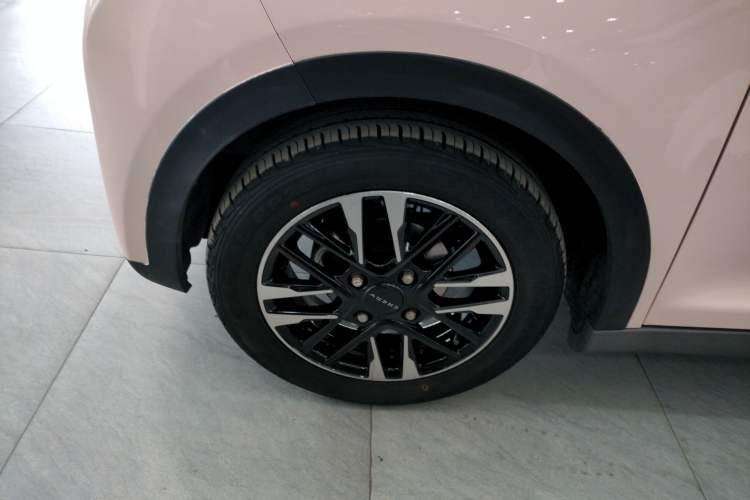 Used Chery Little Ant 2022 Sweet Pink Edition Low-Sugar Version 30kW 301km Range Left Front Wheel Hub