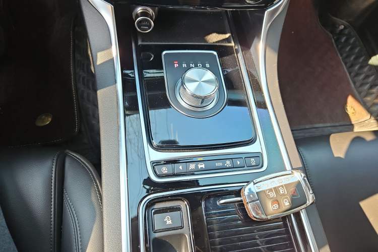 Used Jaguar XFL 2020 XFL 2.0T P200 Two-Wheel-Drive Rally Flag Edition
