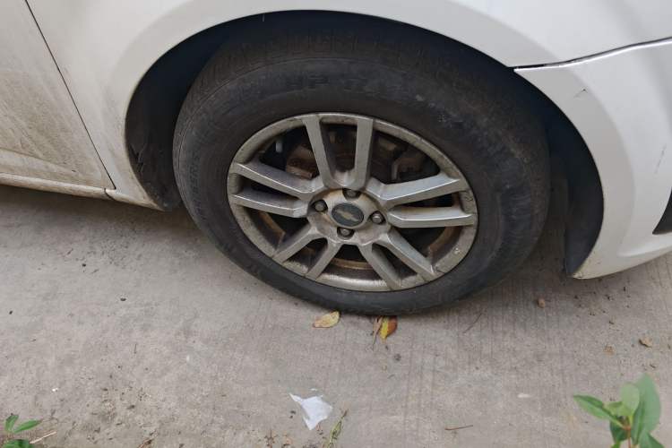 Used Chevrolet Aveo Sonic 2011 Sedan 1.4L MT SL
