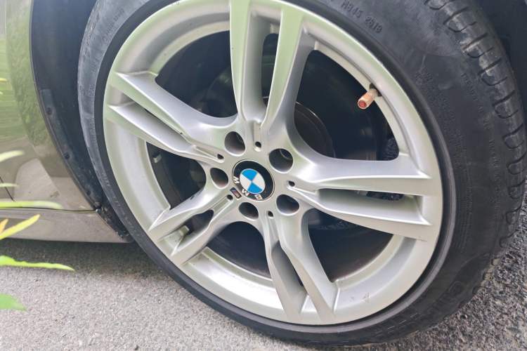 Used BMW 3 Series 2018 320Li Leading Model M Sport Package Right Front Wheel Hub
