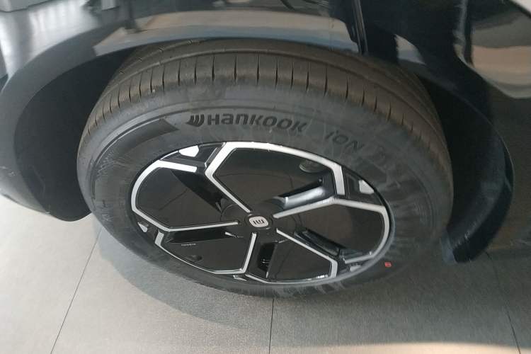 Used Xiaomi Auto YU7 2025 Ultra-Long Range Rear-Wheel Drive Version Right Rear Wheel Hub