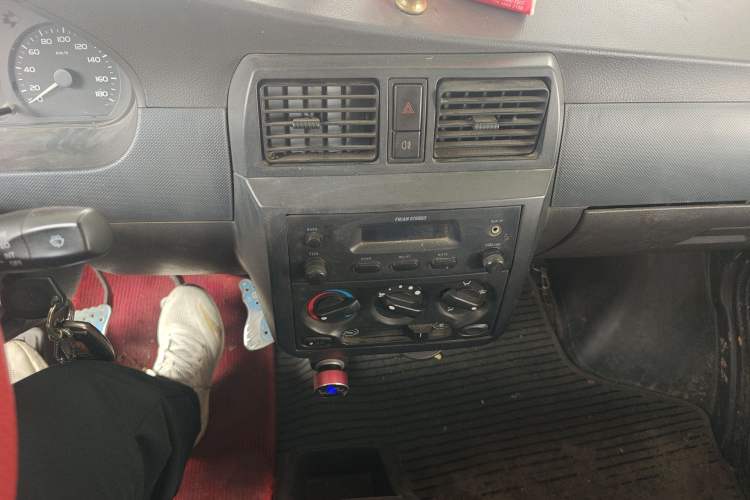 Used Wuling Rongguang 2011 1.2L Base Version
