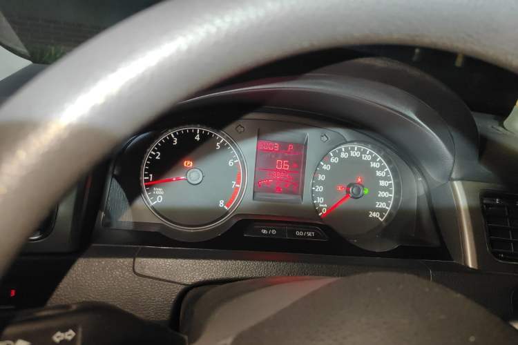 Used Volkswagen Santana 2015 1.6L Automatic Comfort Edition Instrument Cluster